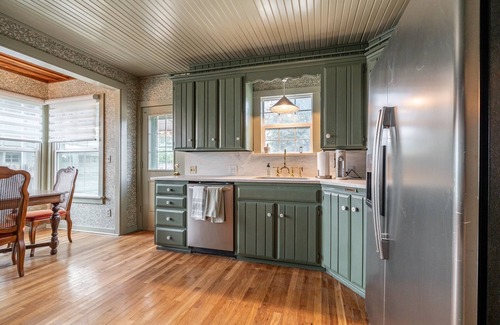 Abilene House | Cedar Crest Cottage, Charming 3-bedroom cottage near ACU, HSU, and downtown