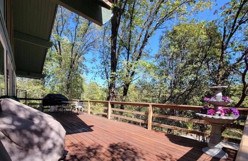 Wishon House | Cedar Forest · Charming Cozy Lake Cabin in the Woods - Bass Lake