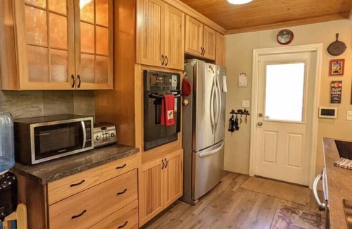 Wishon House | Cedar Forest · Charming Cozy Lake Cabin in the Woods - Bass Lake