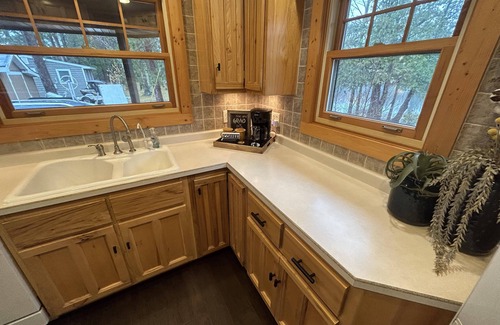 Gwinn Cabin | Cedar Retreat located in God's Country, on East Bass Lake. Sleeps 10!