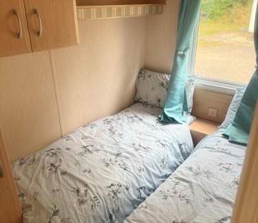 Skegness House | Cedar Retreat Southview - Sleeps 6 Wi-Fi & Garden