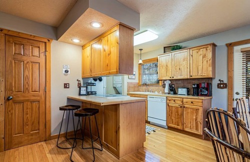 Reeds Spring Cabin | Cedar Ridge Cabin, Stonebridge Village