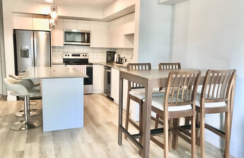 Regional District of Nanaimo Condo | Cedar Shore lakeside suite - new top-floor condo on the Nanaimo Long Lake.