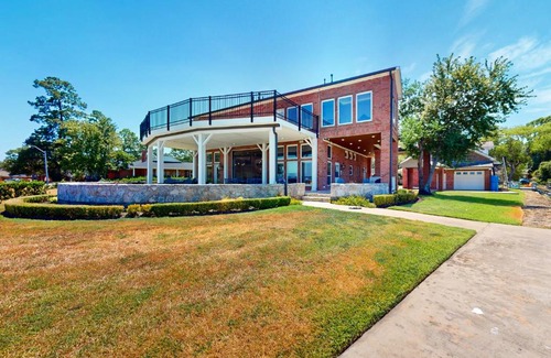 Walden on Lake Conroe House | CedarGrove Hideaway - Main House