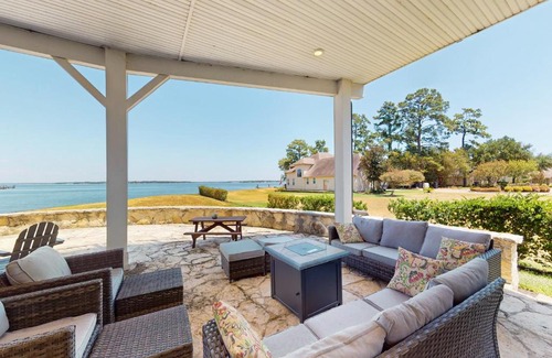 Walden on Lake Conroe House | CedarGrove Hideaway - Main House