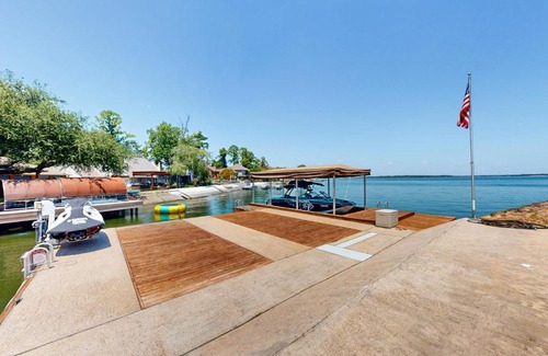 Walden on Lake Conroe House | CedarGrove Hideaway - Main House
