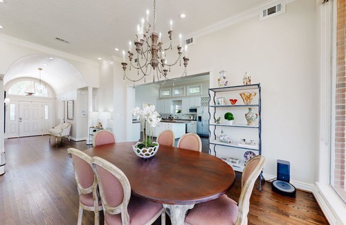 Walden on Lake Conroe House | CedarGrove Hideaway - Main House | Lakeside stay in Montgomery