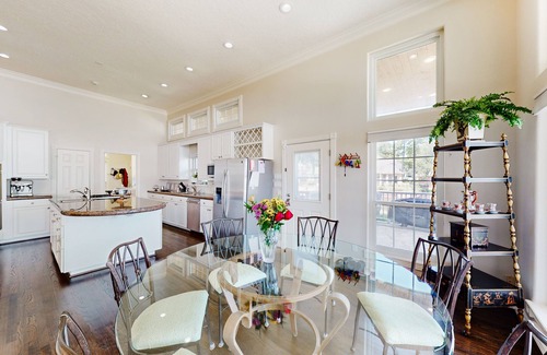 Walden on Lake Conroe House | CedarGrove Hideaway - Main House | Lakeside stay in Montgomery