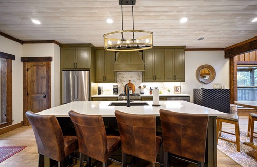 Broken Bow House | Cedarwood Serenity - Large Porch Overlooking Pond, Master suite with Office, Bunkroom - sleeps 6