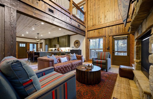 Broken Bow House | Cedarwood Serenity - Large Porch Overlooking Pond, Master suite with Office, Bunkroom - sleeps 6
