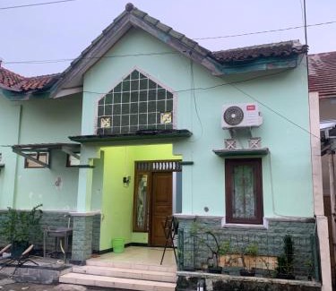 Wirobrajan House | Cedhak Malioboro Homestay
