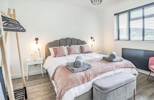 New Moat House | Cefn Gelli