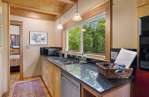 Geneva House | Celebrate the holidays at Geneva Retreat: Bungalow w/Trails, Near Lake Whatcom