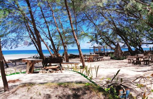 Mondu Resort | Cemara Beachfront Suite