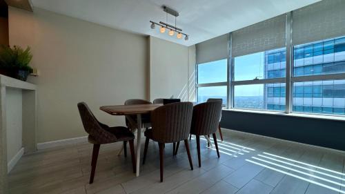 Blue Area Apartment | Centaurus Apartment Three Bed Mountain View