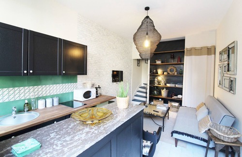 Courlancy House | Center Maisonnette near cathedral with terrace