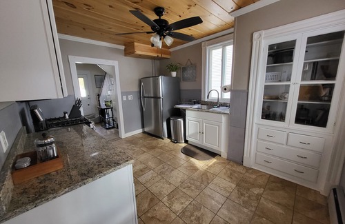 Lenox Apartment | Center of Lenox, cozy 2-bedroom apartment REVIEWS https:/abnb.me/kcBk7oCR6xb