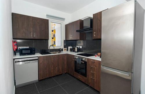 Larnaca City Centre Apartment | Central 2 Bdr Flat St Lazaros - Phoenix Lodge
