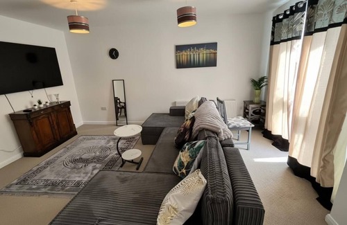 Darley Abbey Apartment | Central 2-Bed Apartment - Sleeps 5 & Free Parking