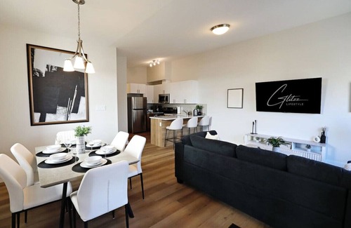 North Central Edmonton House | Central 3 Queen Beds|A/C|Double Garage|Disney+