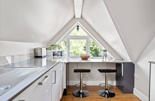 New Forest District Apartment | Central and Cosy Brockenhurst Flat