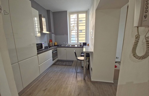 Como Apartment | Central and quiet apartment, 1 min from the Duomo and 3 min from Lake Como.