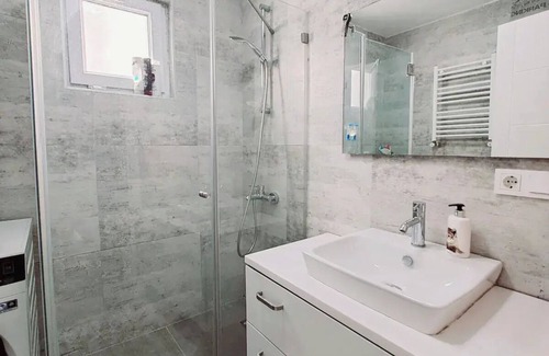 Bomonti House | Central and spacious apartment, 3 minutes walk to the metro