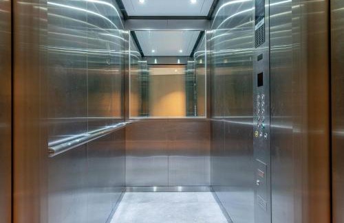 Whitechapel Apartment | Central and Specious Apartment in City of London with a Balcony