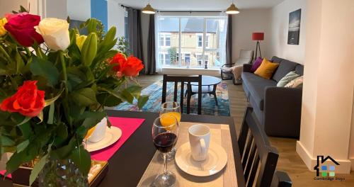 Cambridge Apartment | Central Apart Hotel 2BR & 1BR Flats-EASY Walk to City Centre-Parking
