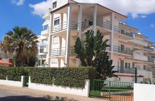 Areias de Sao Joao Apartment | Central apartment by the sea with pool and garden for 4 people.