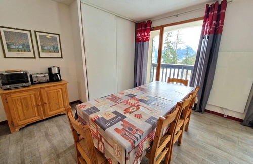 Valfrejus Apartment | Central Apartment for 6/8 with Mountain View, Balcony & Near Slopes