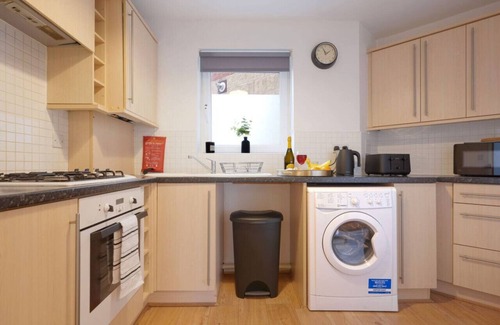 Coventry Apartment | Central Apartment - Free Parking & Fast Wi-Fi
