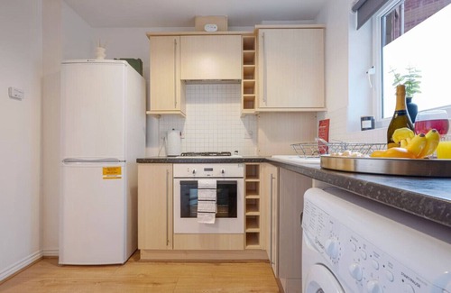 Coventry Apartment | Central Apartment - Free Parking & Fast Wi-Fi