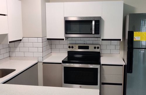 New Kingston Apartment | Central apartment Located across from the National Stadium with Gym & Tennis Crt