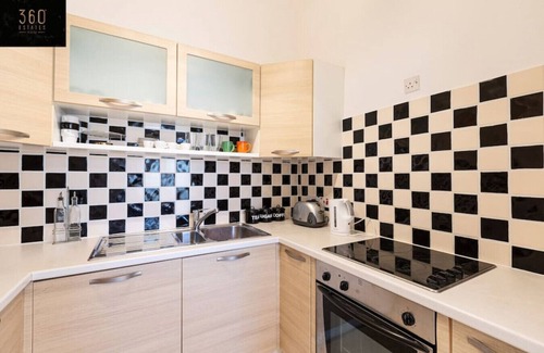 Sliema Apartment | Central APT 5mins to promenade with SOFA AC & WIFI