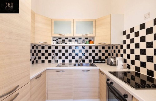 Sliema Apartment | Central APT 5mins to promenade with SOFA AC & WIFI