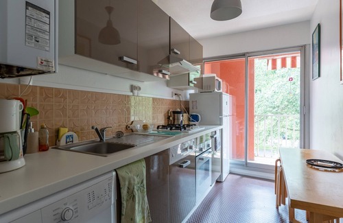 Arcachon Apartment | Central Arcachon: Cozy T2, Nearby Beach, Private Parking, WiFi