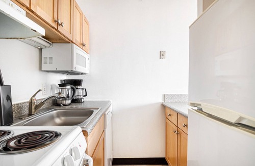 Mid-Cambridge Apartment | Central Cambridge 1BR near restaurants, steps from Train, by Blueground