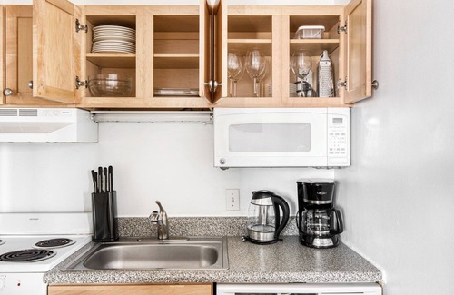 Mid-Cambridge Apartment | Central Cambridge 1BR near restaurants, steps from Train, by Blueground