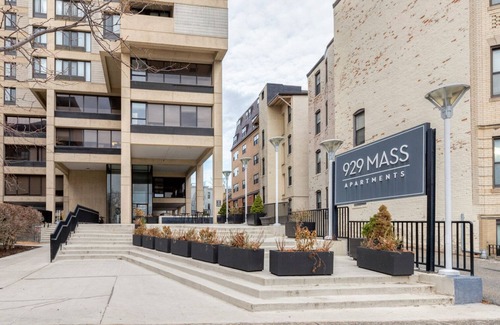 Mid-Cambridge Apartment | Central Cambridge 1BR near restaurants, steps from Train, by Blueground