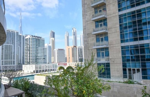 Discovery Gardens Apartment | Central Chic with a twist studio