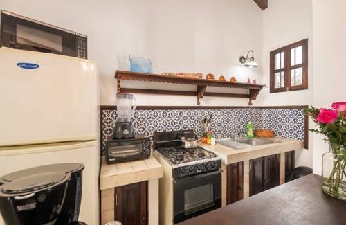 Antigua Guatemala Apartment | Central colonial apartment with private balcony