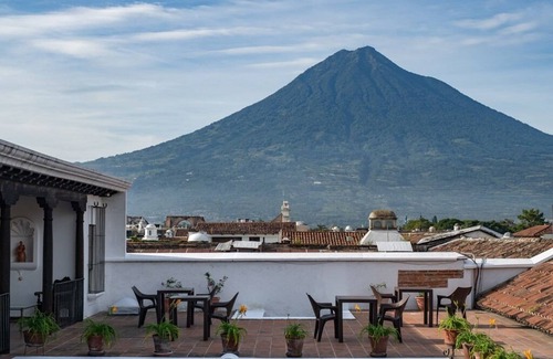 Antigua Guatemala Apartment | Central colonial apartment with private balcony