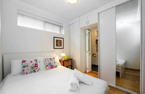 Fitzroy Apartment | Central & Cozy Fitzroy Studio Apartment with parking