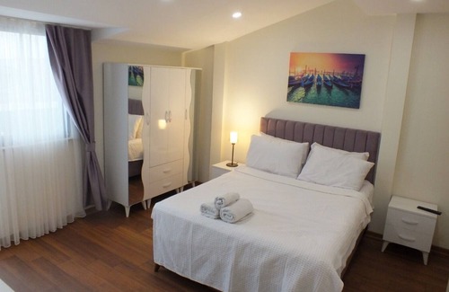 Bakırkoy House | Central cozy flat with terrace & sea view