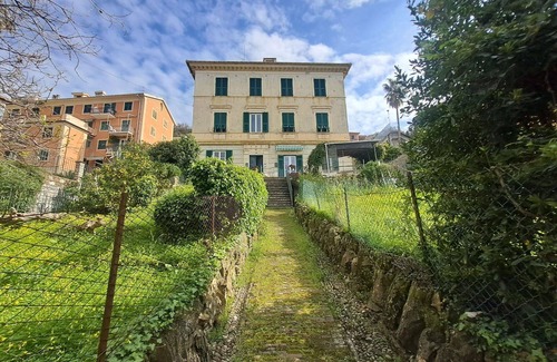 Bogliasco Apartment | Central Design Flat With Parking, Bogliasco