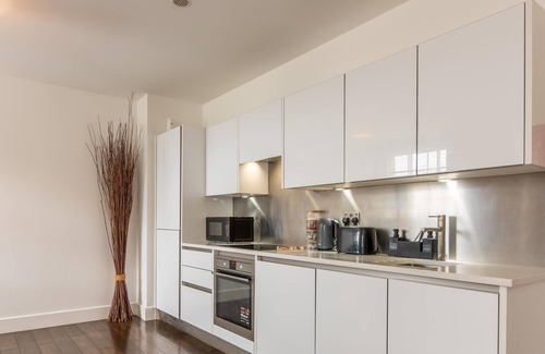 Reading City Centre Apartment | Central | Free Secure Parking | Relocating Families
