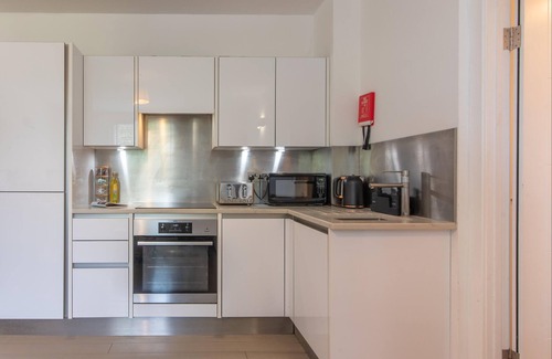 Reading Apartment | Central | Free Secure Parking | Relocating Families