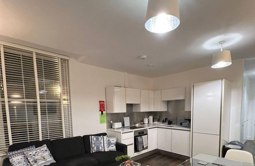 Reading Apartment | Central | Free Secure Parking | Relocating Families