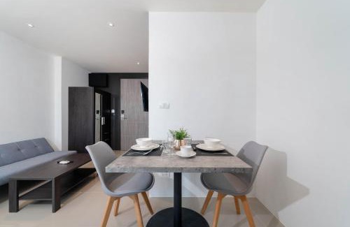 Kathu Apartment | Central Hill View Studio A905